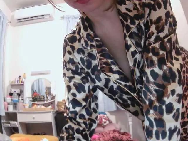 Freechat pornadrianna on BongaCams