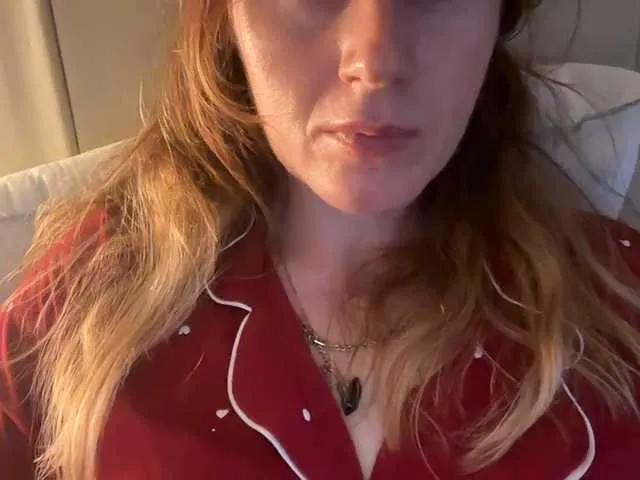 Offline REDHEADROSIE on BongaCams