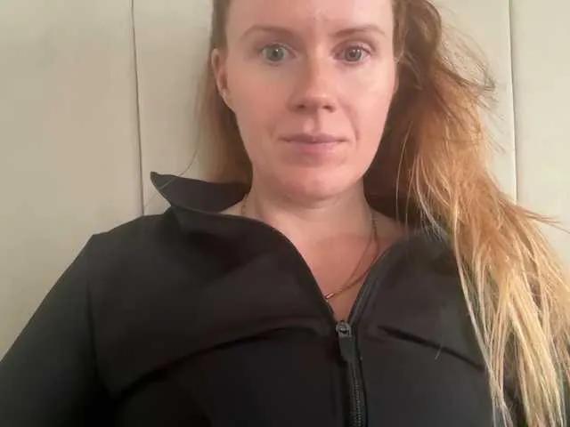 Offline REDHEADROSIE on BongaCams