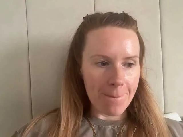 Offline REDHEADROSIE on BongaCams