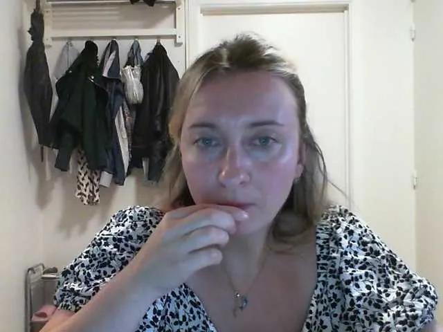 Offline RuslanaFlower on BongaCams