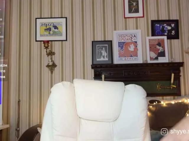 Offline sarahsupershy on BongaCams