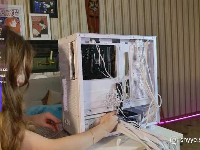 Offline sarahsupershy on BongaCams