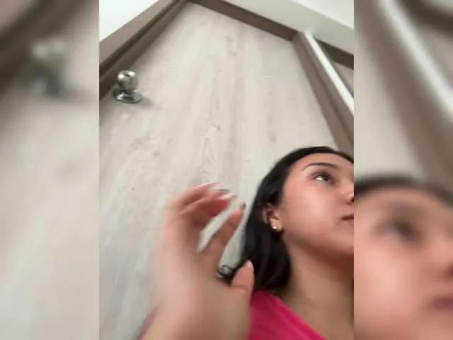 Freechat sarayu- on BongaCams