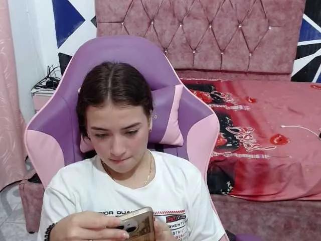 Freechat scarleth18 on BongaCams