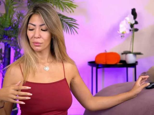 Offline SophiaPotts on BongaCams