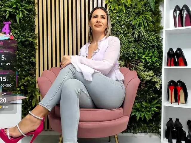 BongaCams Sweetcherry30 is Freechat Sweetcherry30 — Kisses, touches on my legs, massages