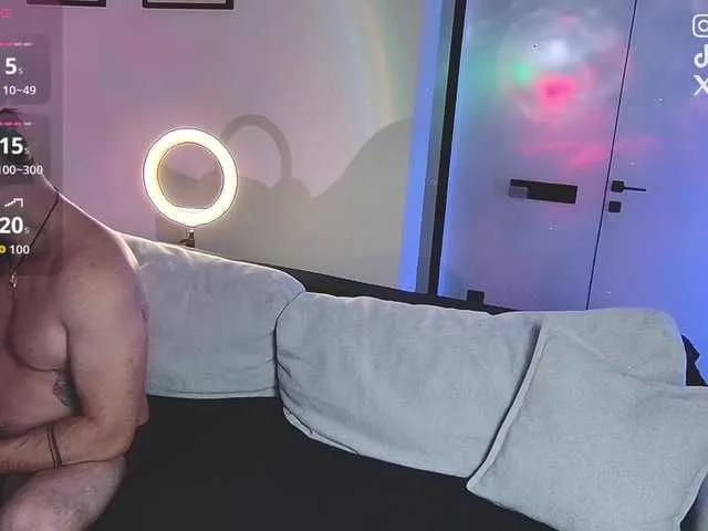 Offline Vik1One1 on BongaCams