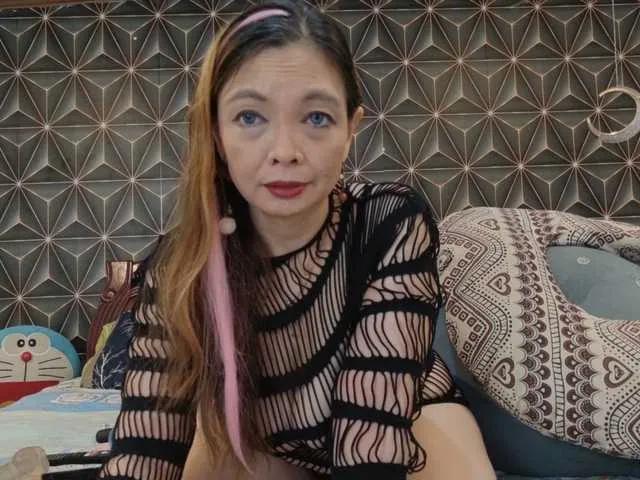 Offline YummyMeily on BongaCams