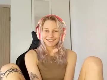 Away foxysable on Chaturbate