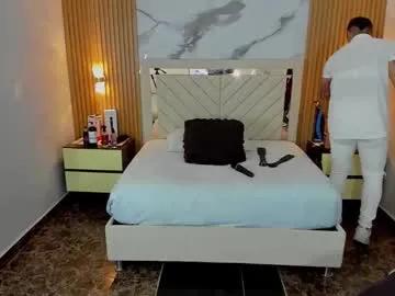 Freechat karolandluna on Chaturbate