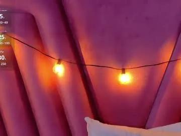 Freechat littleebonymommy on Chaturbate