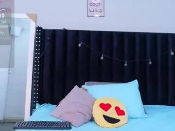 Freechat littleebonymommy on Chaturbate