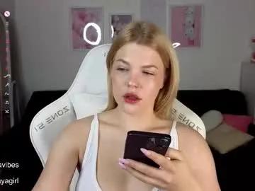 Freechat maya_blonde18 on Chaturbate