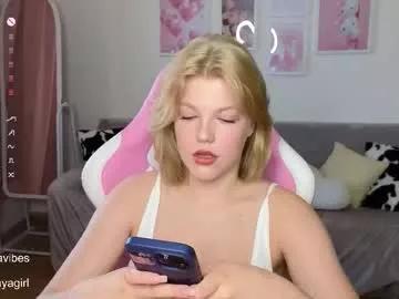 Freechat maya_blonde18 on Chaturbate