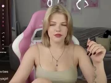 Freechat maya_blonde18 on Chaturbate