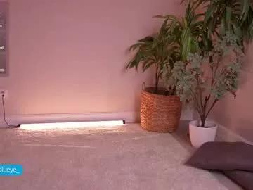 Freechat miablueye on Chaturbate