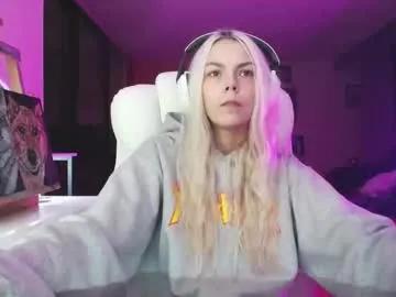 Freechat tinykylie on Chaturbate