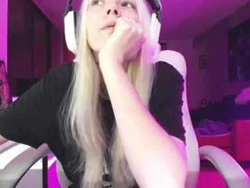 Freechat tinykylie on Chaturbate