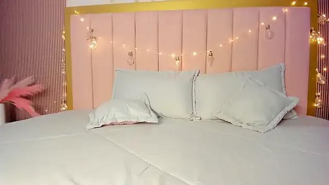 Bella_Miia on StripChat 