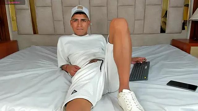 Freechat Emiliano_Reyes on StripChat