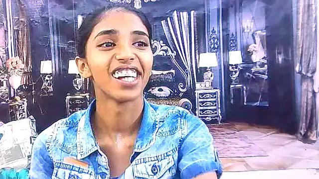 Freechat IndianSexySlender on StripChat