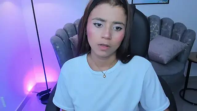 Freechat issi_loren on StripChat