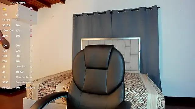 Freechat kalila_latif on StripChat