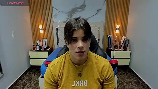 Freechat KAROLLJONES1 on StripChat