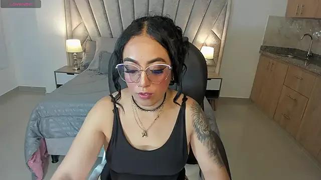 Freechat kim_thompson_1 on StripChat