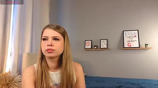 StripChat LollaStich is Freechat LollaStich — show bra color