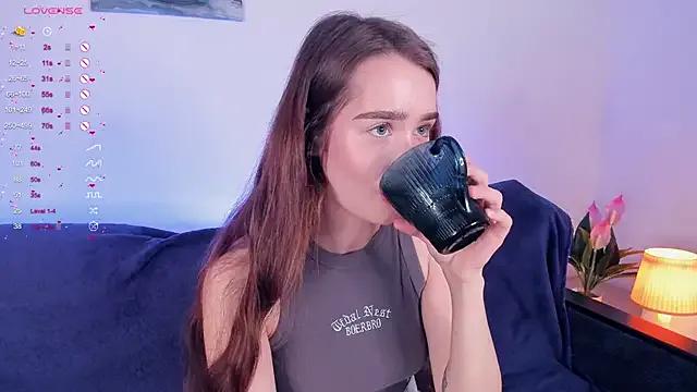 Freechat lovelyalivia on StripChat