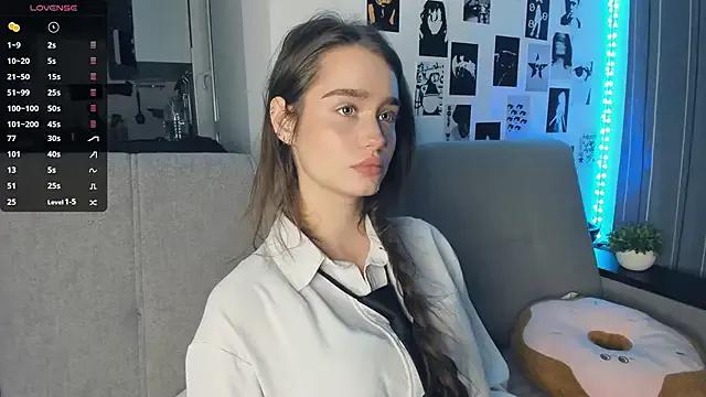 Freechat lovelyalivia on StripChat