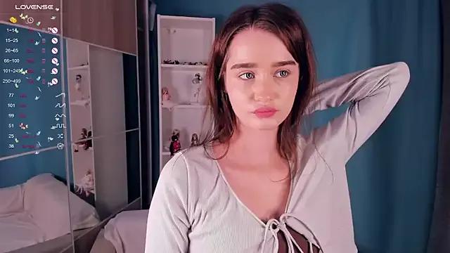 Freechat lovelyalivia on StripChat