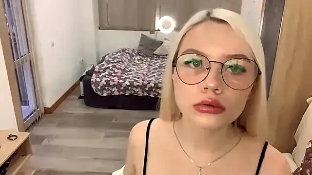 Freechat LupeLewitt on StripChat