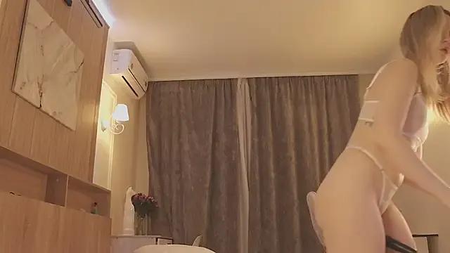 Freechat MiaThaine on StripChat