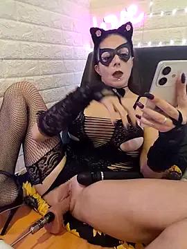 Freechat monella83 on StripChat