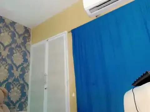 Freechat nicoledollts on StripChat