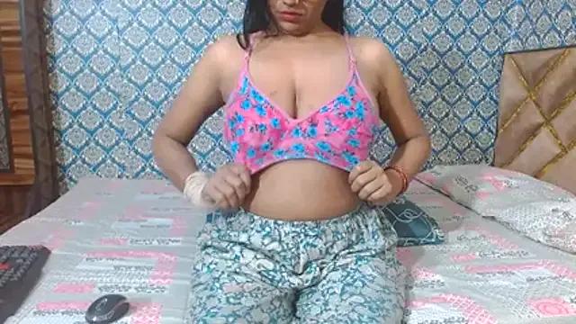 nikitahot3 — full nude with boobs jump