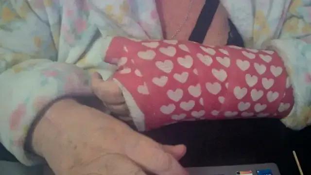 StripChat Playful_MILF_Demi is Freechat Playful_MILF_Demi — play with boobs 15 mins