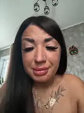 StripChat RuslanaXX is Freechat RuslanaXX — Milk on the tits