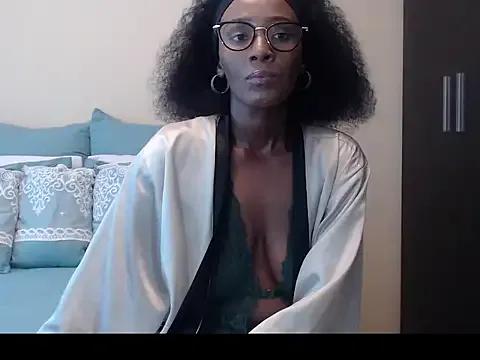 Freechat yummycherryxx on StripChat