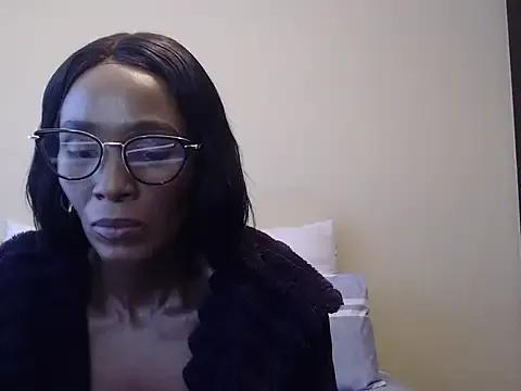 Freechat yummycherryxx on StripChat