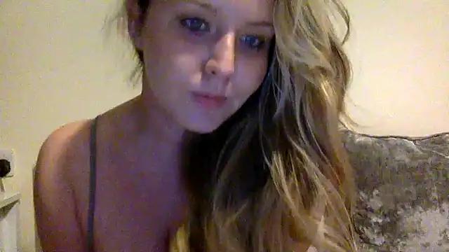 AshleyValentineX from StripChat is Freechat