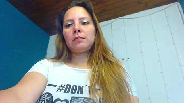 camila_delarosa from StripChat is Freechat