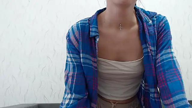 HoneyWiles from StripChat is Freechat