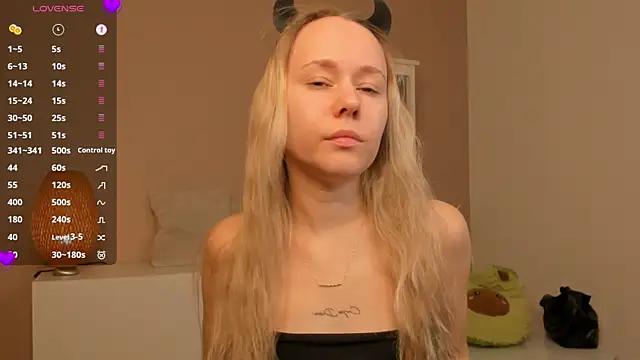 KatieGingell from StripChat is Freechat