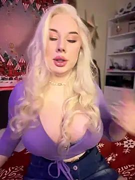 LaraHollywood from StripChat is Freechat