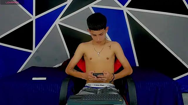 migueyalejo_teens from StripChat is Freechat