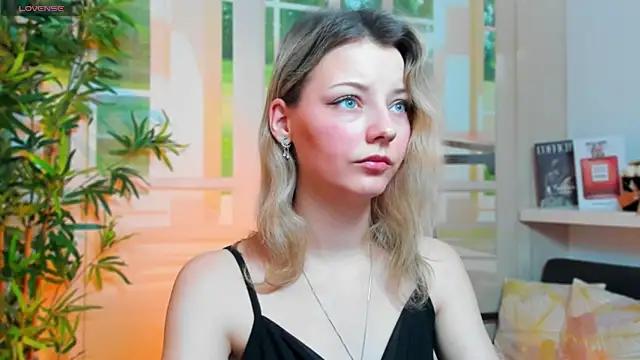 pretty_little_thing from StripChat is Freechat